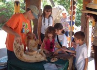 VolunteerZooNGelephant.JPG VolunteerZooNGelephant.JPG